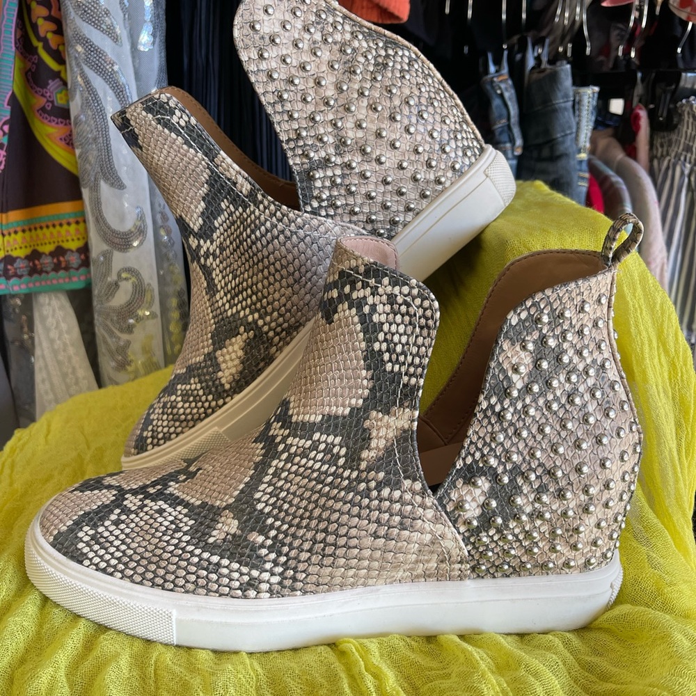 Steven by Steve Madden Chloe Snakeskin Wedge Sneaker Sz 8.5